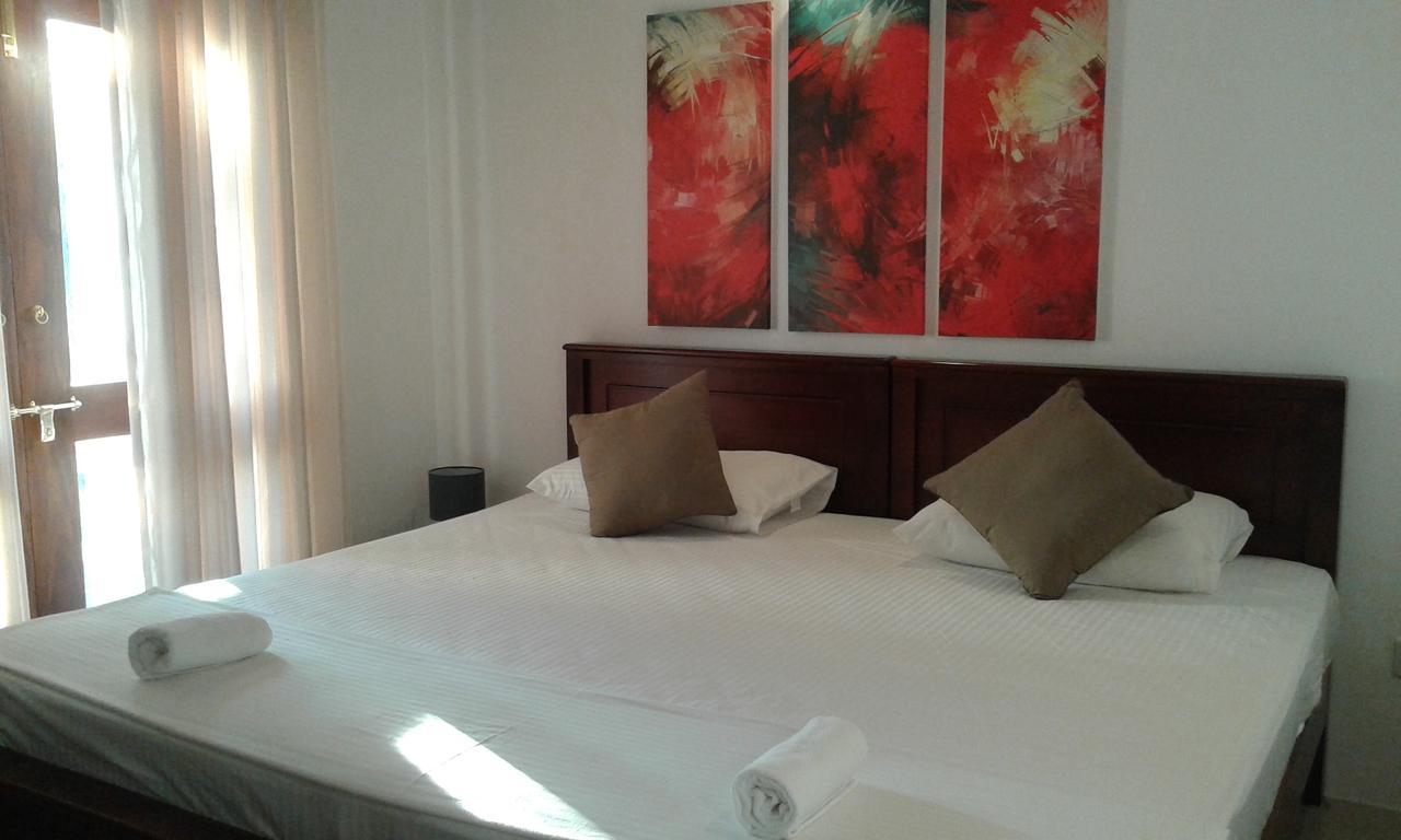 Villa A50 Negombo Exteriör bild