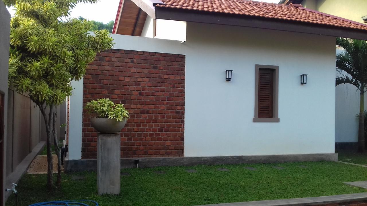 Villa A50 Negombo Exteriör bild