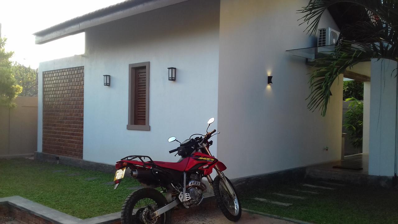 Villa A50 Negombo Exteriör bild