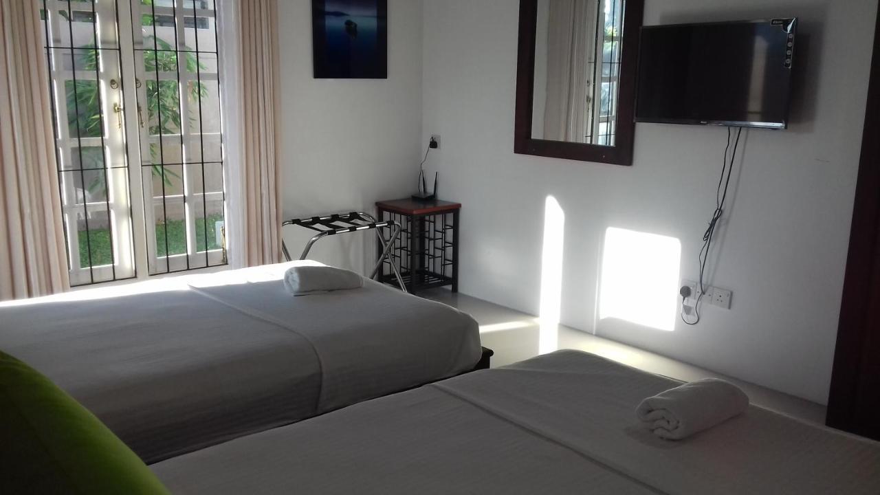 Villa A50 Negombo Exteriör bild