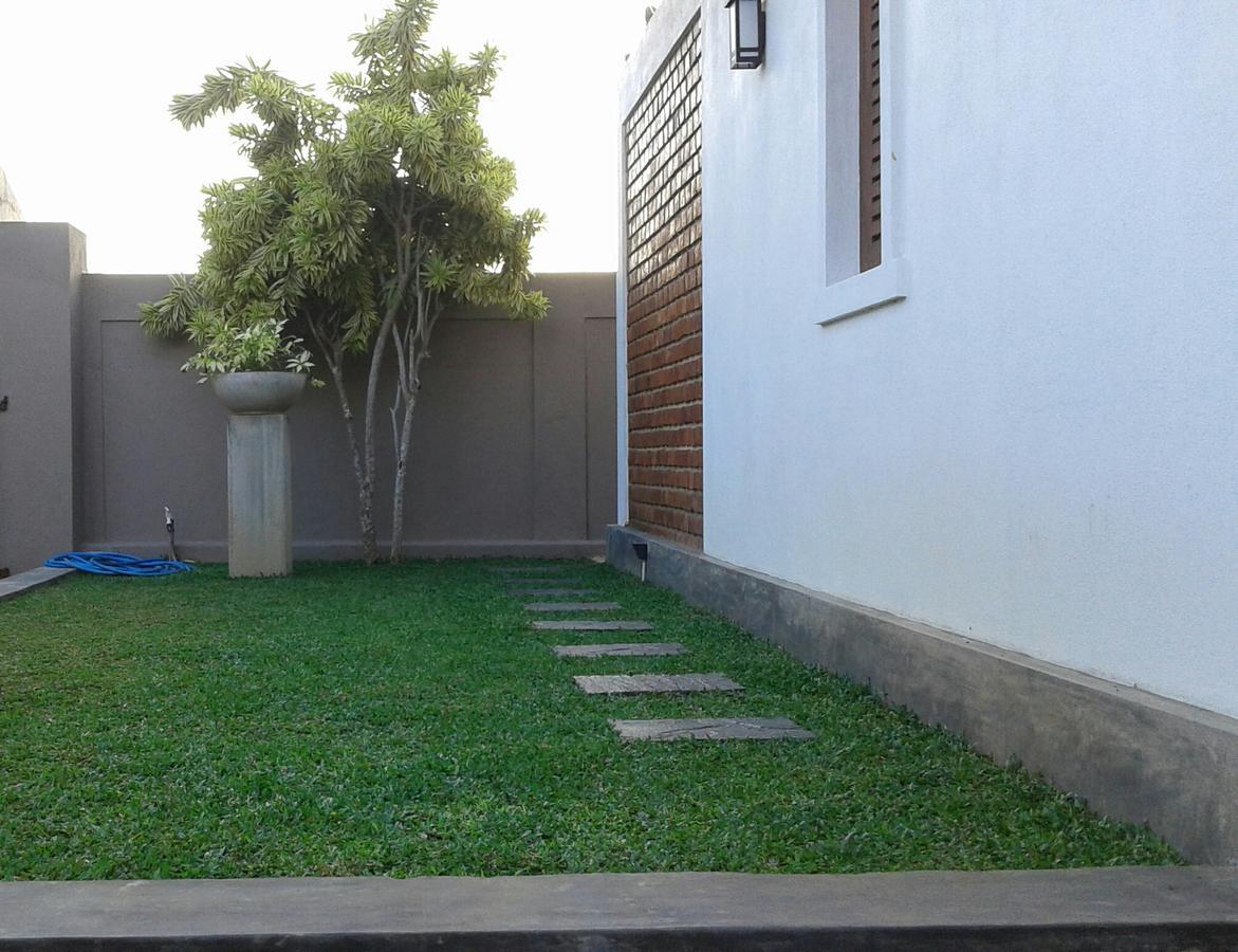 Villa A50 Negombo Exteriör bild