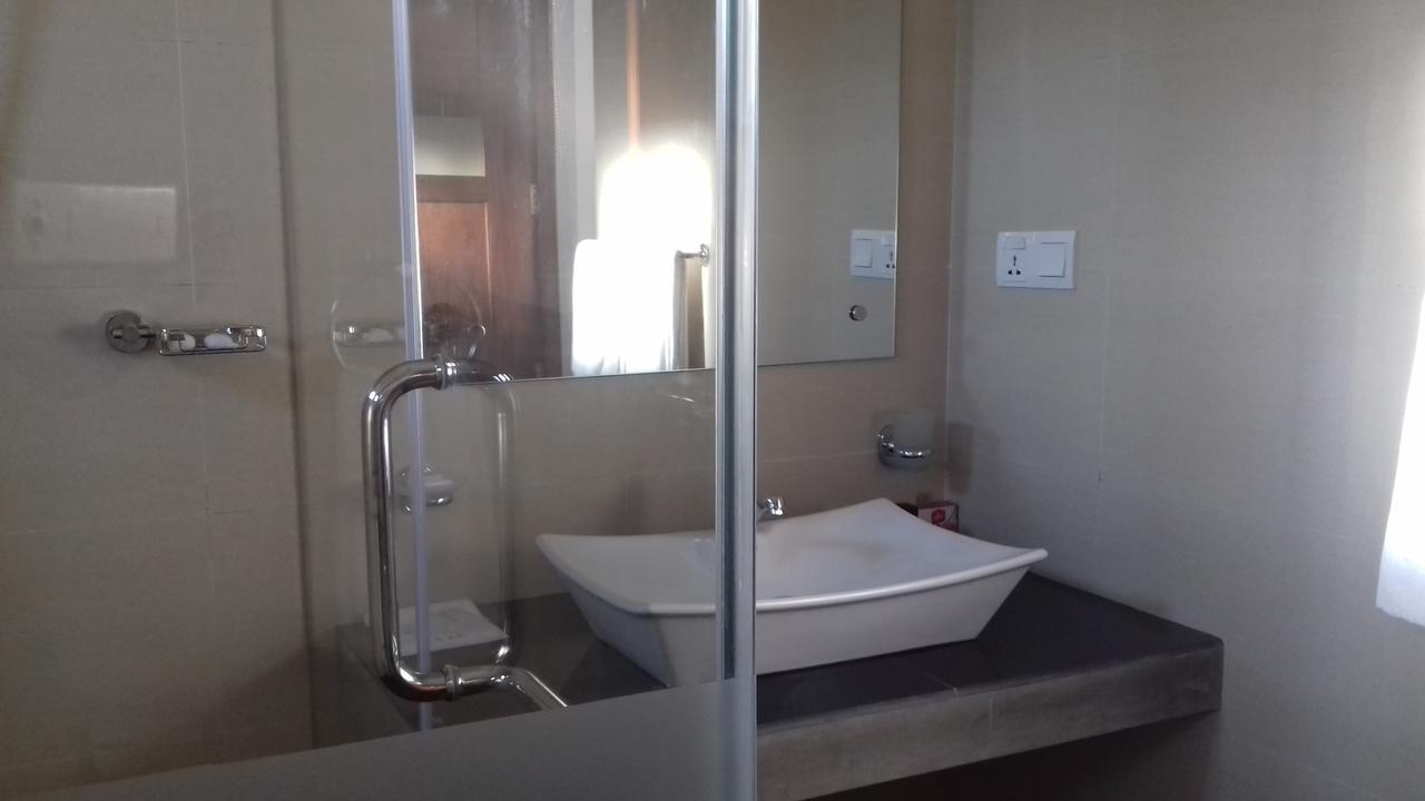 Villa A50 Negombo Exteriör bild
