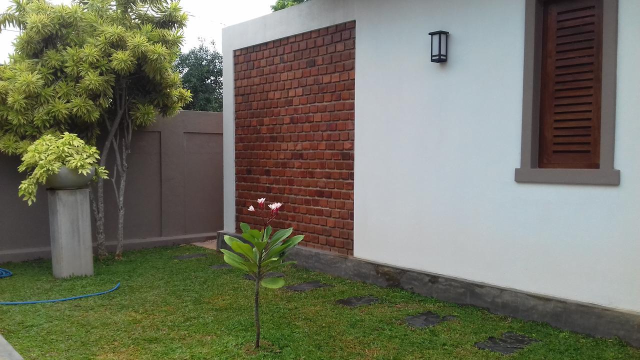 Villa A50 Negombo Exteriör bild